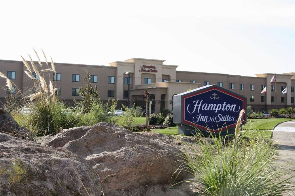 Hampton Inn & Suites Oakland Airport - Alameda | 1700 Harbor Bay Pkwy, Alameda, CA 94502, USA | Phone: (510) 521-4500