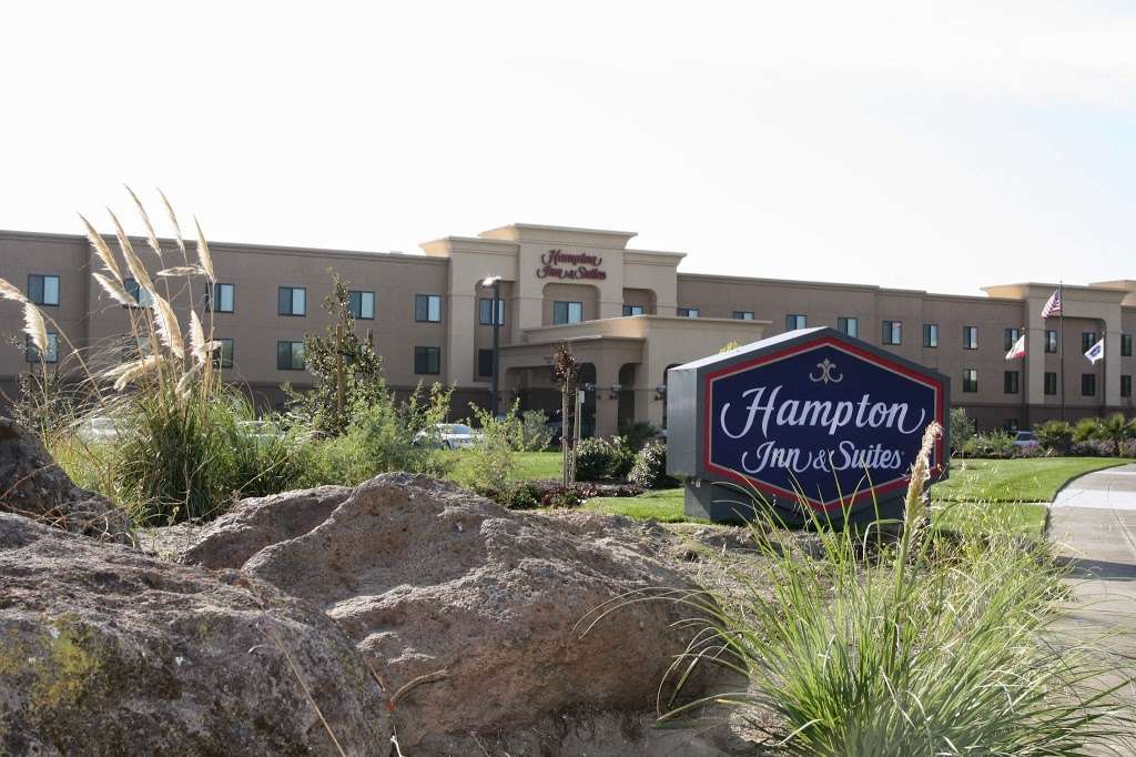 Hampton Inn & Suites Oakland Airport - Alameda | 1700 Harbor Bay Pkwy, Alameda, CA 94502 | Phone: (510) 521-4500