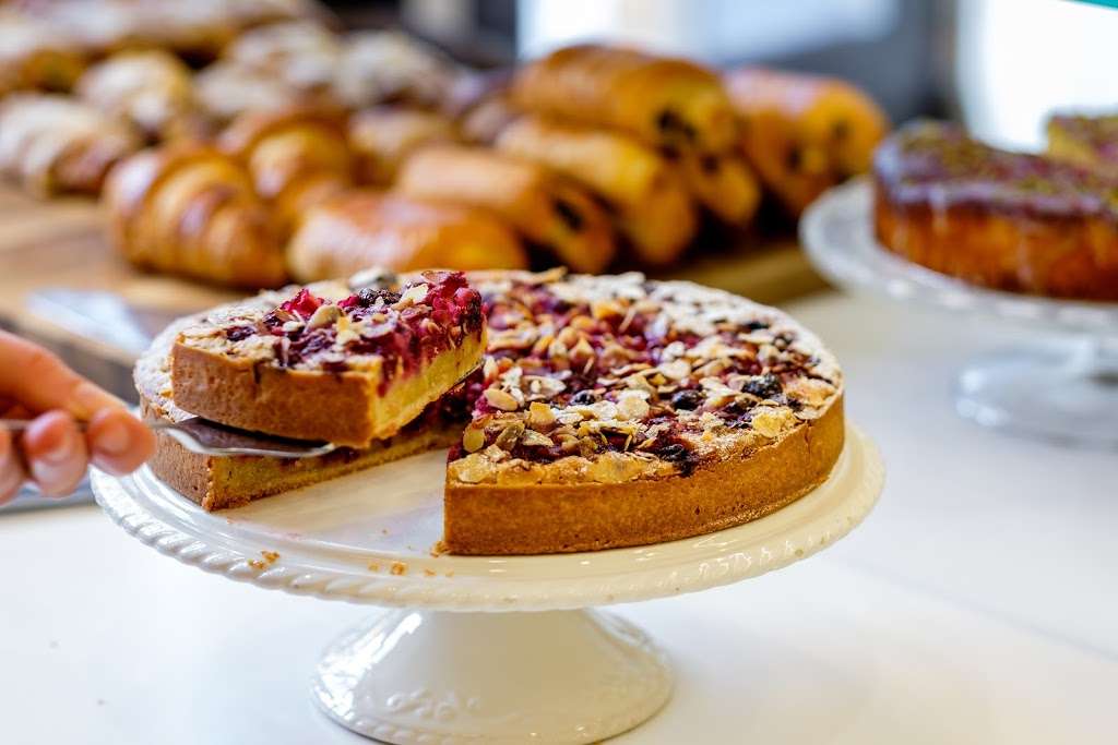 Evelinas Patisserie | 56 Fortis Green Rd, London N10 3HN, UK | Phone: 020 8444 0836