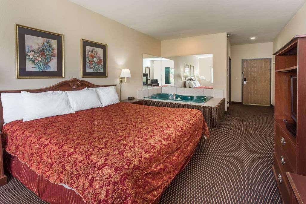 Days Inn & Suites by Wyndham of Morris | 80 Hampton Rd, Morris, IL 60450 | Phone: (815) 942-9000