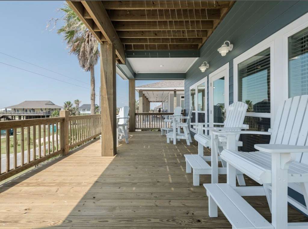 Twin Palms Hideaway | 860 Townsend Dr, Crystal Beach, TX 77650, USA | Phone: (832) 689-1975