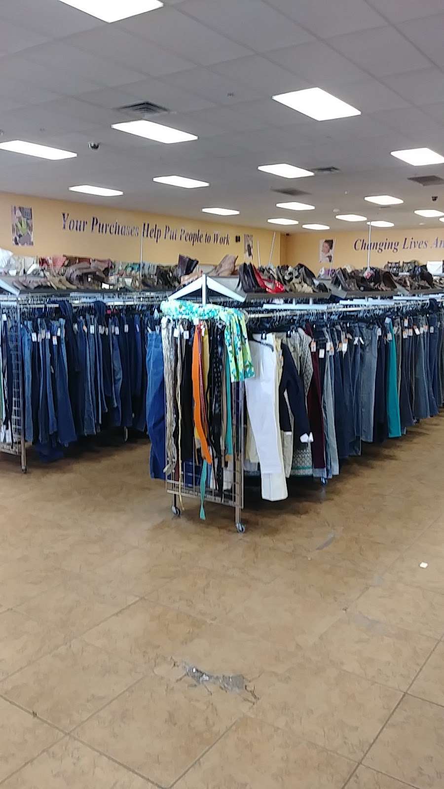 Goodwill Retail Store and Donation Center | 3345 E Tropicana Ave, Las Vegas, NV 89121 | Phone: (702) 214-2095