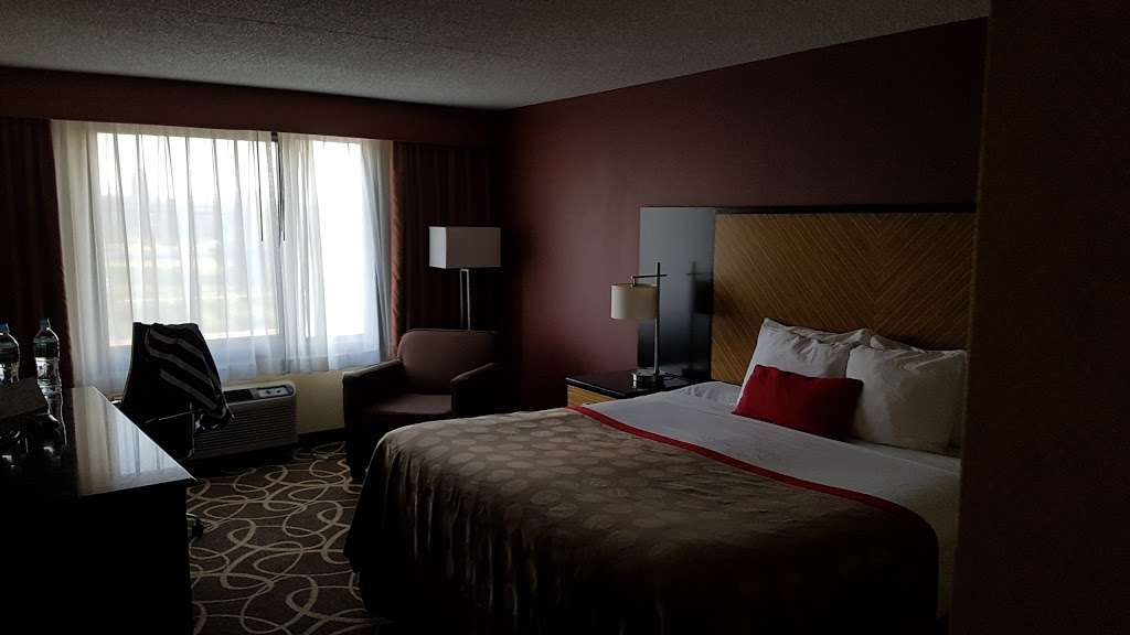 Ramada Plaza by Wyndham Newark International Airport | 160A Frontage Rd, Newark, NJ 07114, USA | Phone: (973) 589-1000