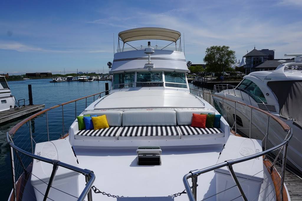 Chicago Private Yacht Rentals | 1559 S Lake Shore Dr, Chicago, IL 60605, USA | Phone: (224) 601-0220