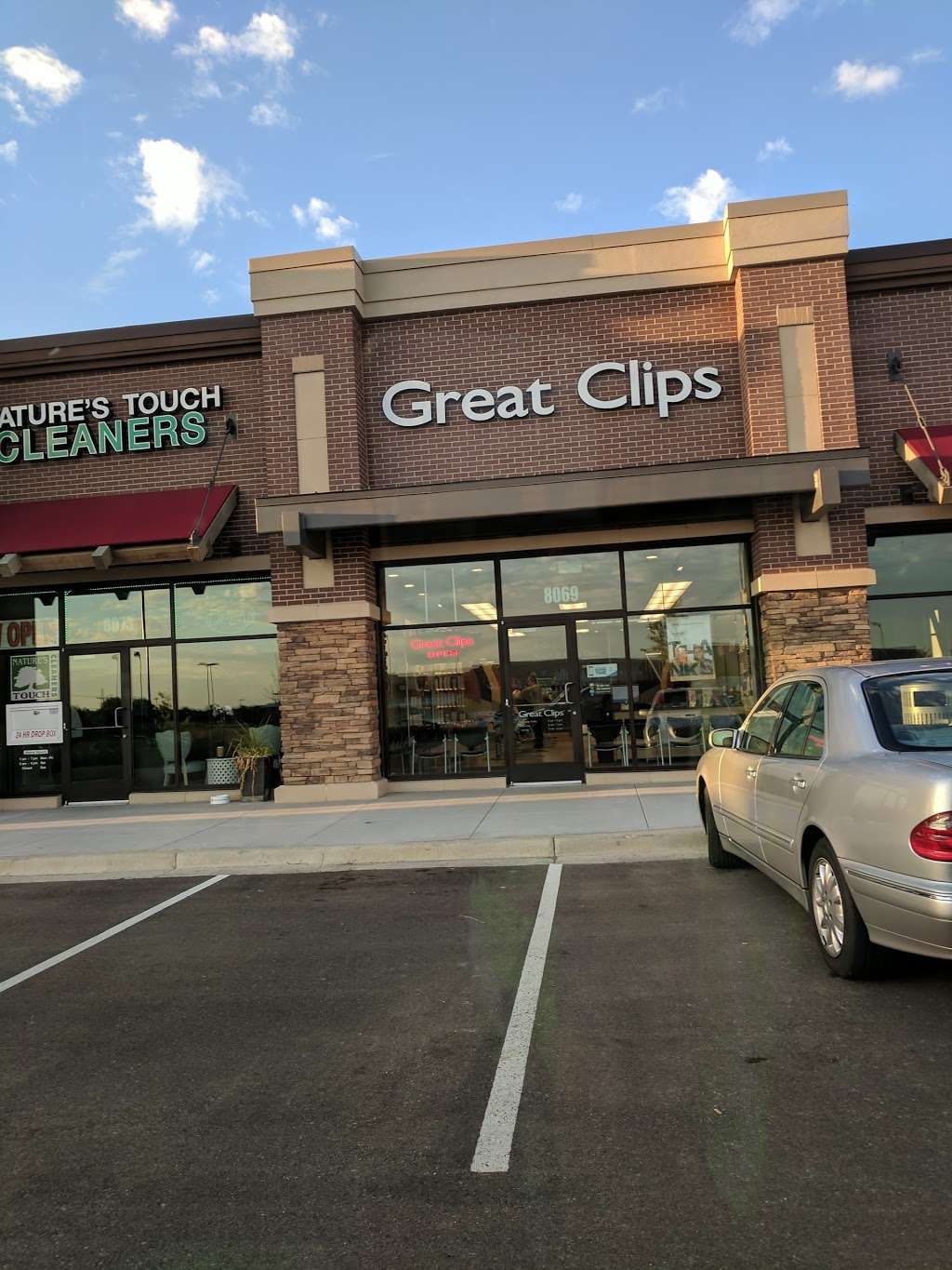 Great Clips | 8069 W 159th St, Overland Park, KS 66223, USA | Phone: (913) 942-1111