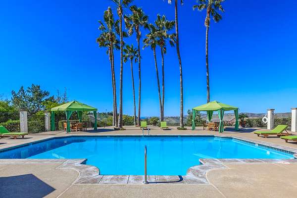 Seacrest Apartment Homes | 240 Avenida Vista Montana, San Clemente, CA 92672 | Phone: (949) 498-2100