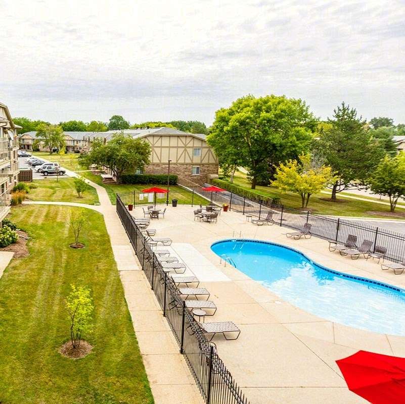 Whitnall Pointe Apartments | 10591 W Cortez Cir, Franklin, WI 53132, USA | Phone: (414) 425-5151