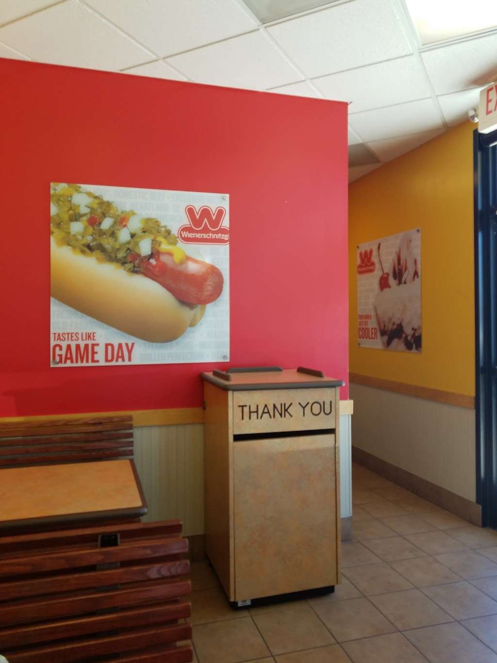 Wienerschnitzel | 12951 Hesperia Rd #2, Victorville, CA 92392, USA | Phone: (760) 241-7600