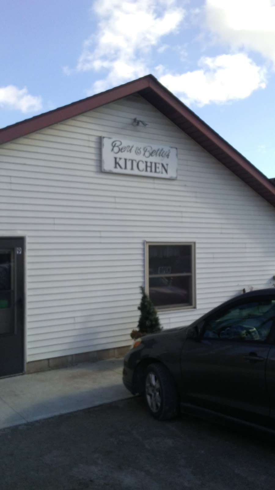 Bert & Bettys Kitchen | 9 1st St, Fillmore, IN 46128, USA | Phone: (765) 246-6124