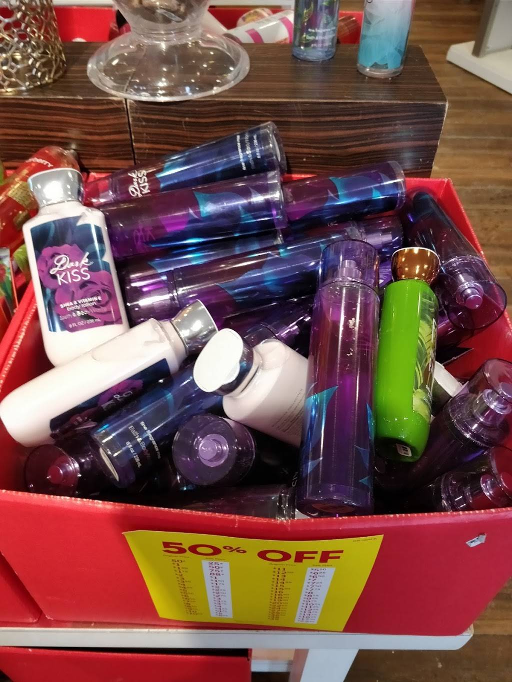 Bath & Body Works | 990 Union Rd, West Seneca, NY 14224, USA | Phone: (716) 674-8061