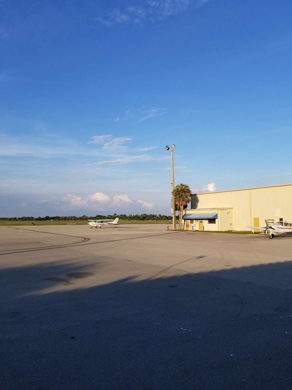 Aamro Aviation - Top Aviation Institute in USA | 2633, Lantana Road Hangar 806, Lake Worth, FL 33462, USA | Phone: (561) 660-7468