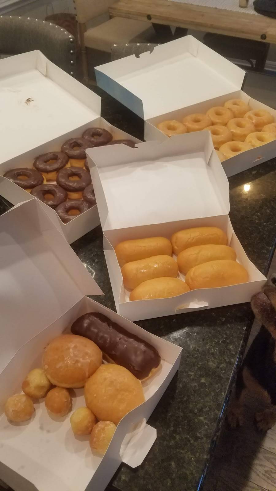 Donuts | 615 W Slaughter Ln #112, Austin, TX 78748, USA | Phone: (512) 292-8558