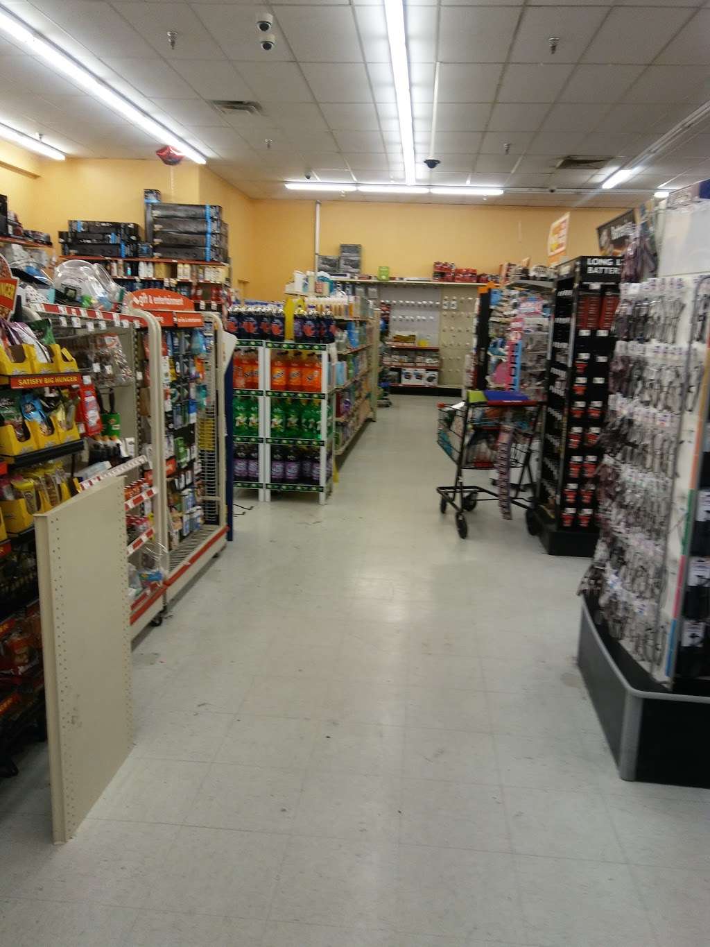 Family Dollar | 2300 Iverson St, Temple Hills, MD 20748, USA | Phone: (301) 423-1637