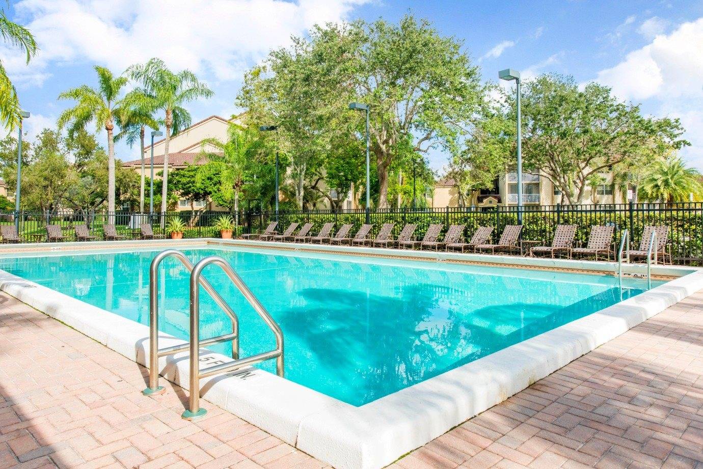 Welleby Lake Club Apartments | 10931 NW 39th St, Sunrise, FL 33351, United States | Phone: (954) 572-5555