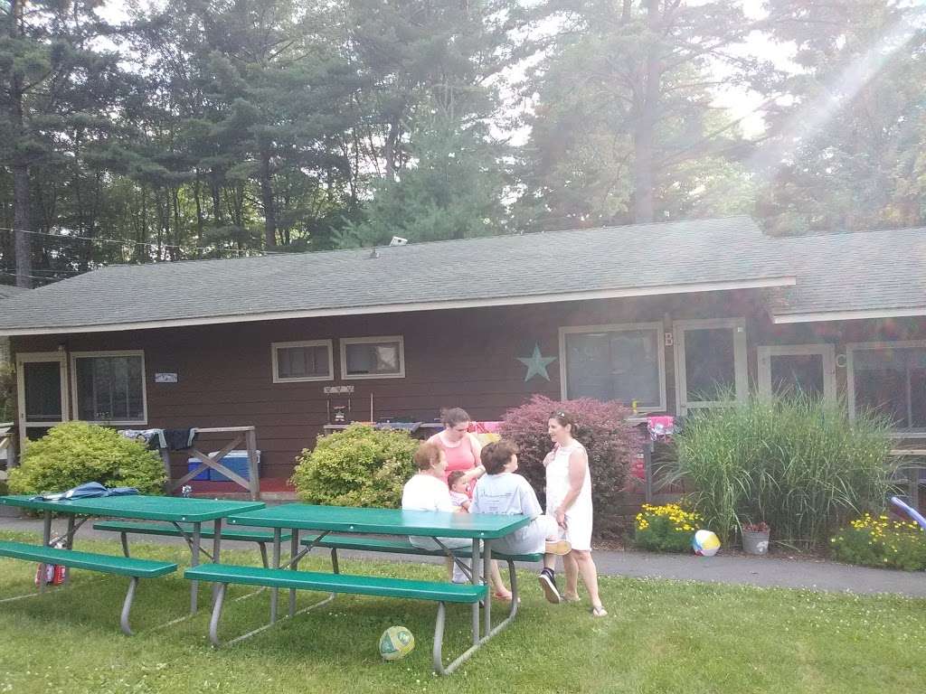 Pine Grove Cottages | 25 Milanville Rd, Beach Lake, PA 18405 | Phone: (570) 729-8522