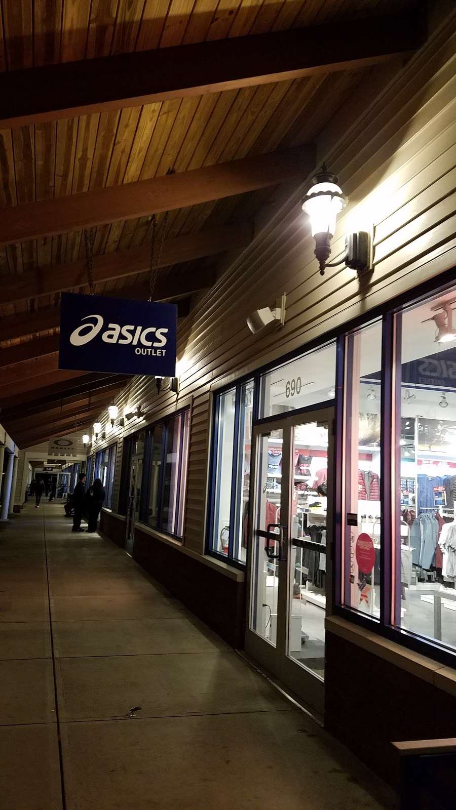 ASICS Outlet | 1 Outlet Blvd #690, Wrentham, MA 02093, USA | Phone: (508) 384-5124