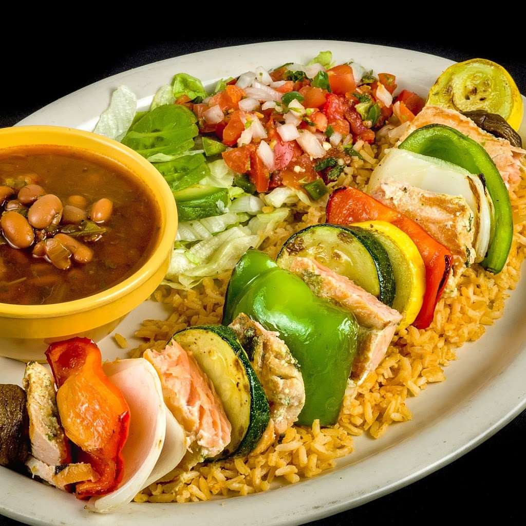 Lunas Mexican Restaurant | Mainland Crossing, 9300 Emmett F Lowry Expy, Texas City, TX 77591, USA | Phone: (409) 986-7919