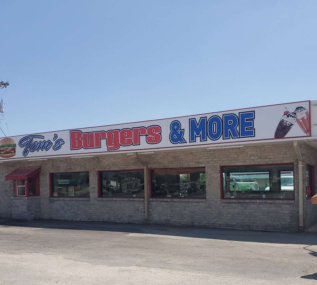 Toms Burgers & More | 13950 I-37, Elmendorf, TX 78112, USA | Phone: (210) 633-0143