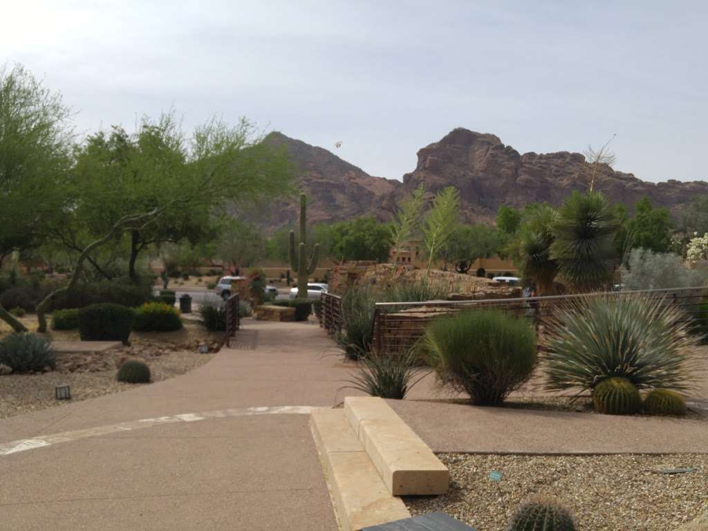 Barry Goldwater Park | E Lincoln Dr, Paradise Valley, AZ 85253, USA