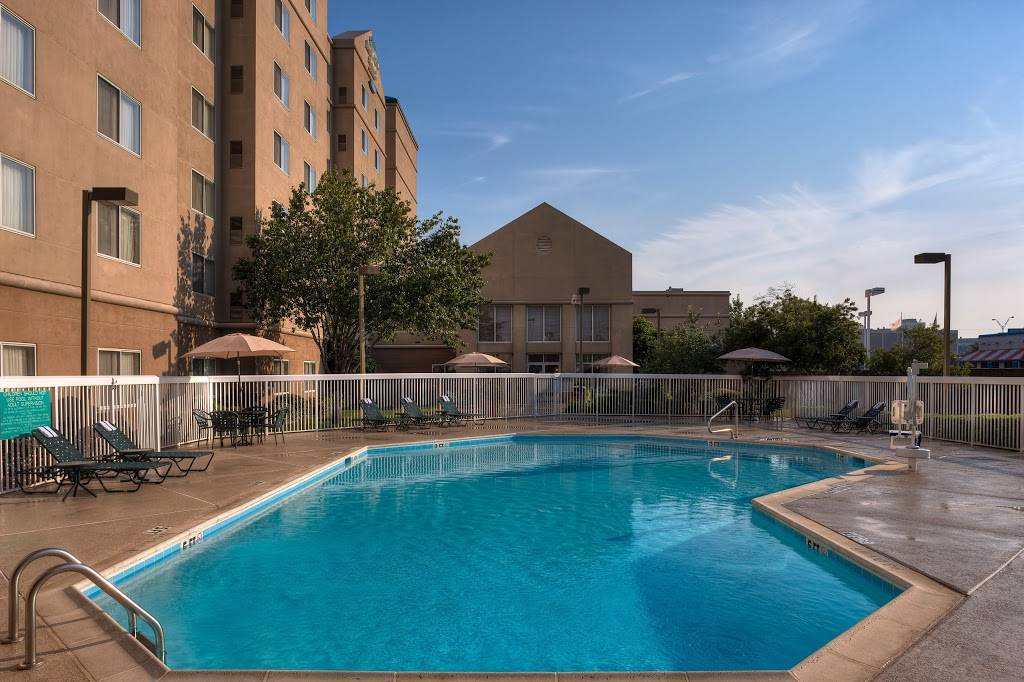 Homewood Suites by Hilton Dallas-Market Center | 2747 N Stemmons Fwy, Dallas, TX 75207, USA | Phone: (214) 819-9700
