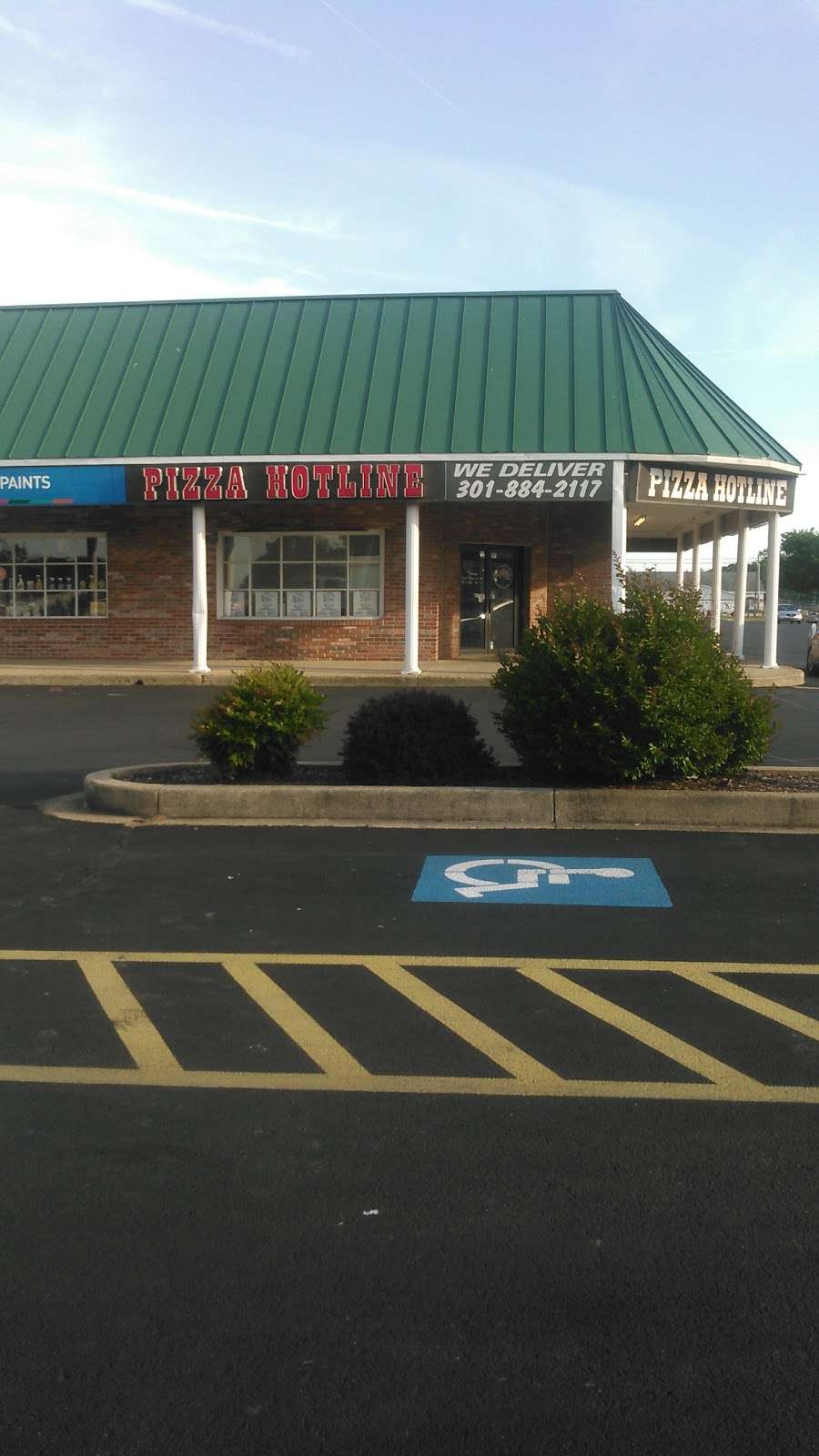 Pizza Hotline | 29948 Three Notch Rd, Charlotte Hall, MD 20622 | Phone: (301) 884-2117