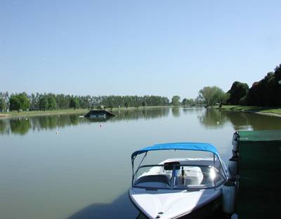 Bell Acqua Lake Waterski School | 930 E St, Rio Linda, CA 95673, USA | Phone: (916) 915-3108