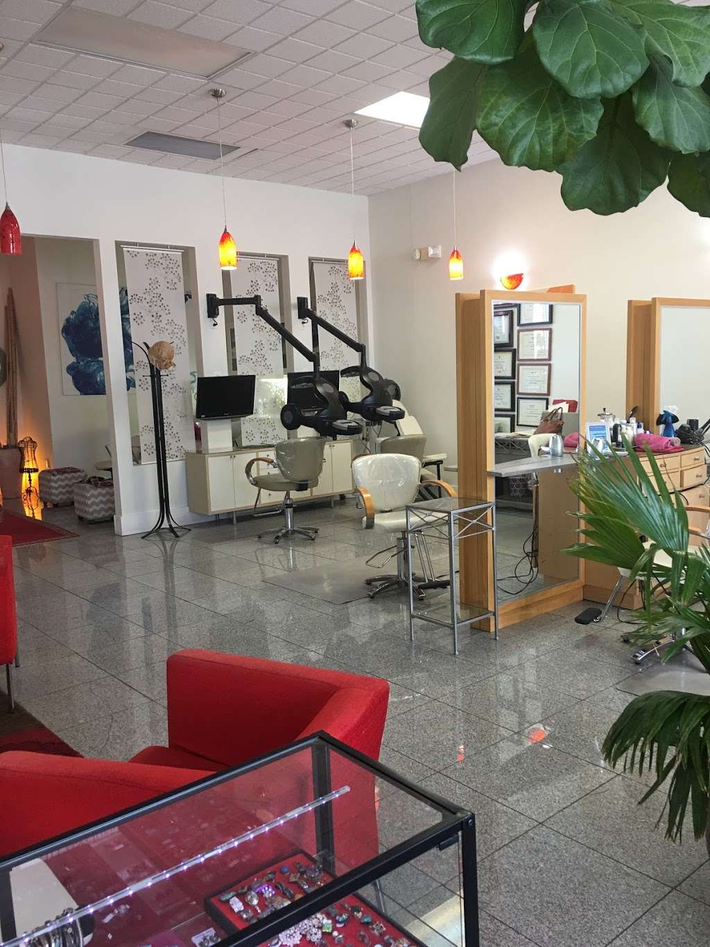 De Rouge Salon & Skincare An AVEDA Concept Salon And Shop | 161 Gateway Dr #3, Winchester, VA 22603, USA | Phone: (540) 535-0099