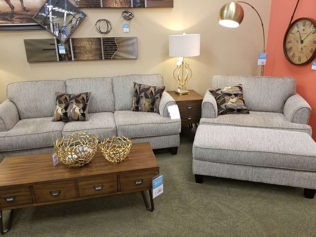 Raymour & Flanigan Furniture and Mattress Outlet | 2000 Clements Bridge Rd Suite 101, Woodbury, NJ 08096, USA | Phone: (856) 579-3333