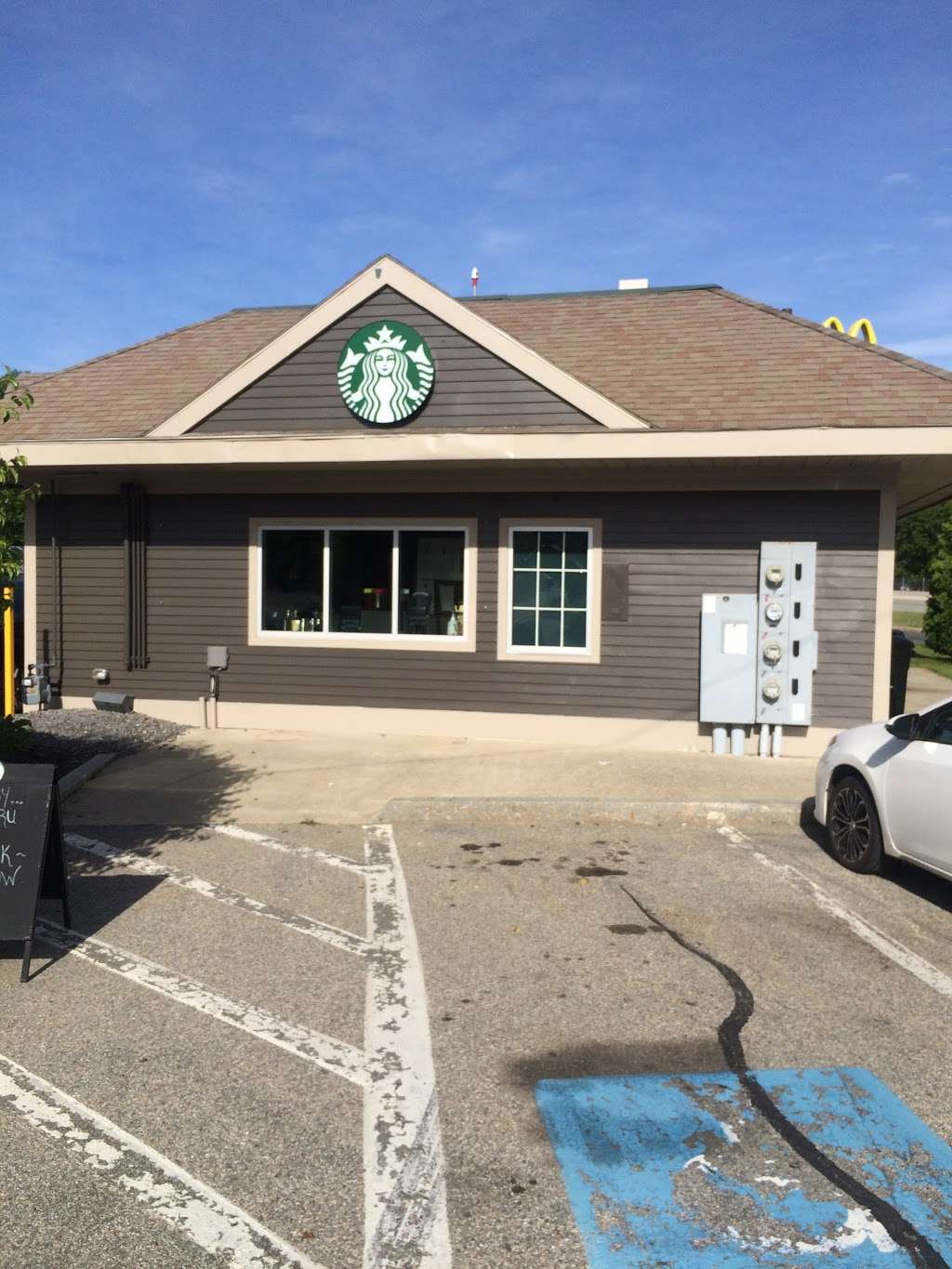 Starbucks | Massachusetts Turnpike, Framingham, MA 01701, USA