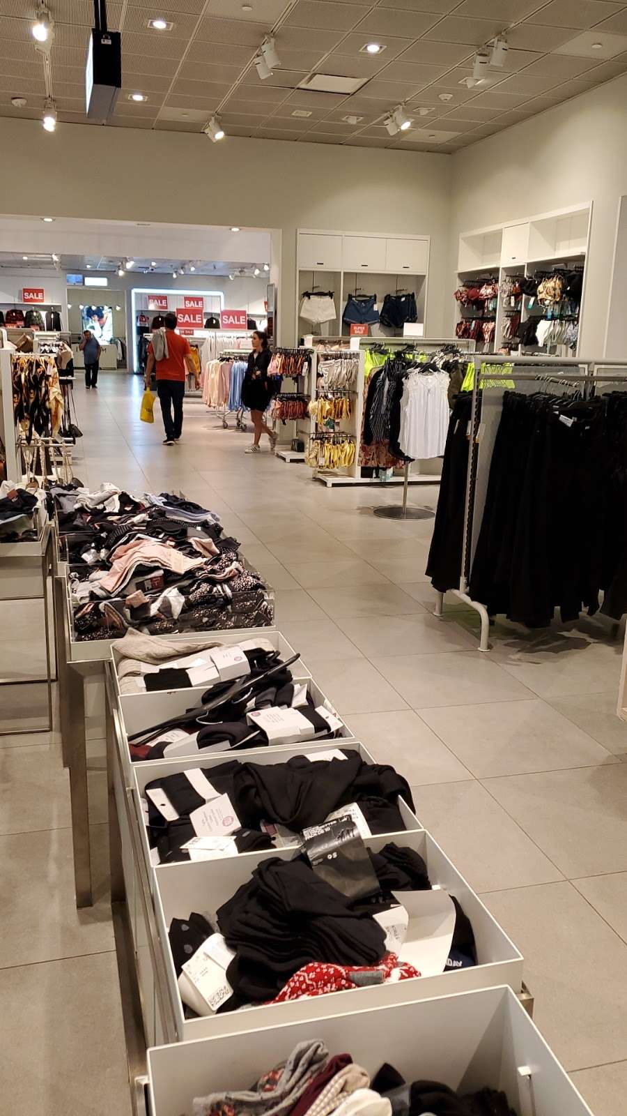 H&M | 11401 NW 12th St, Miami, FL 33172, USA | Phone: (855) 466-7467