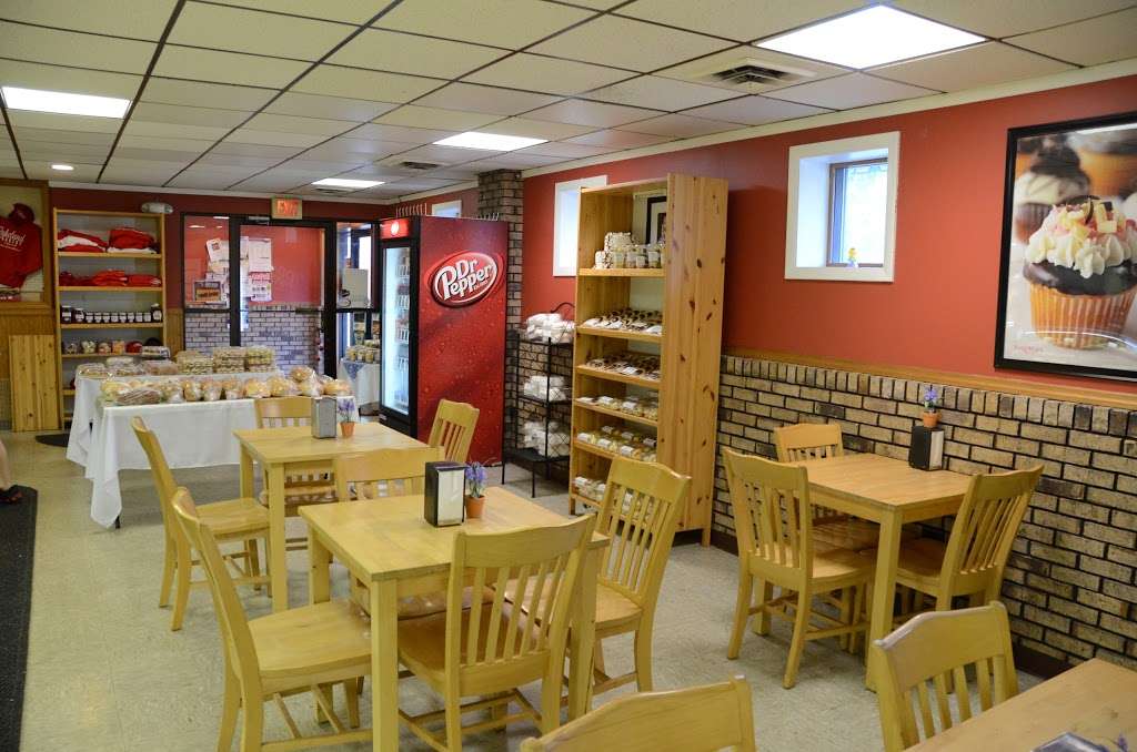 Lakeland Bakery | 1317, 421 N Wisconsin St, Elkhorn, WI 53121, USA | Phone: (262) 723-2923