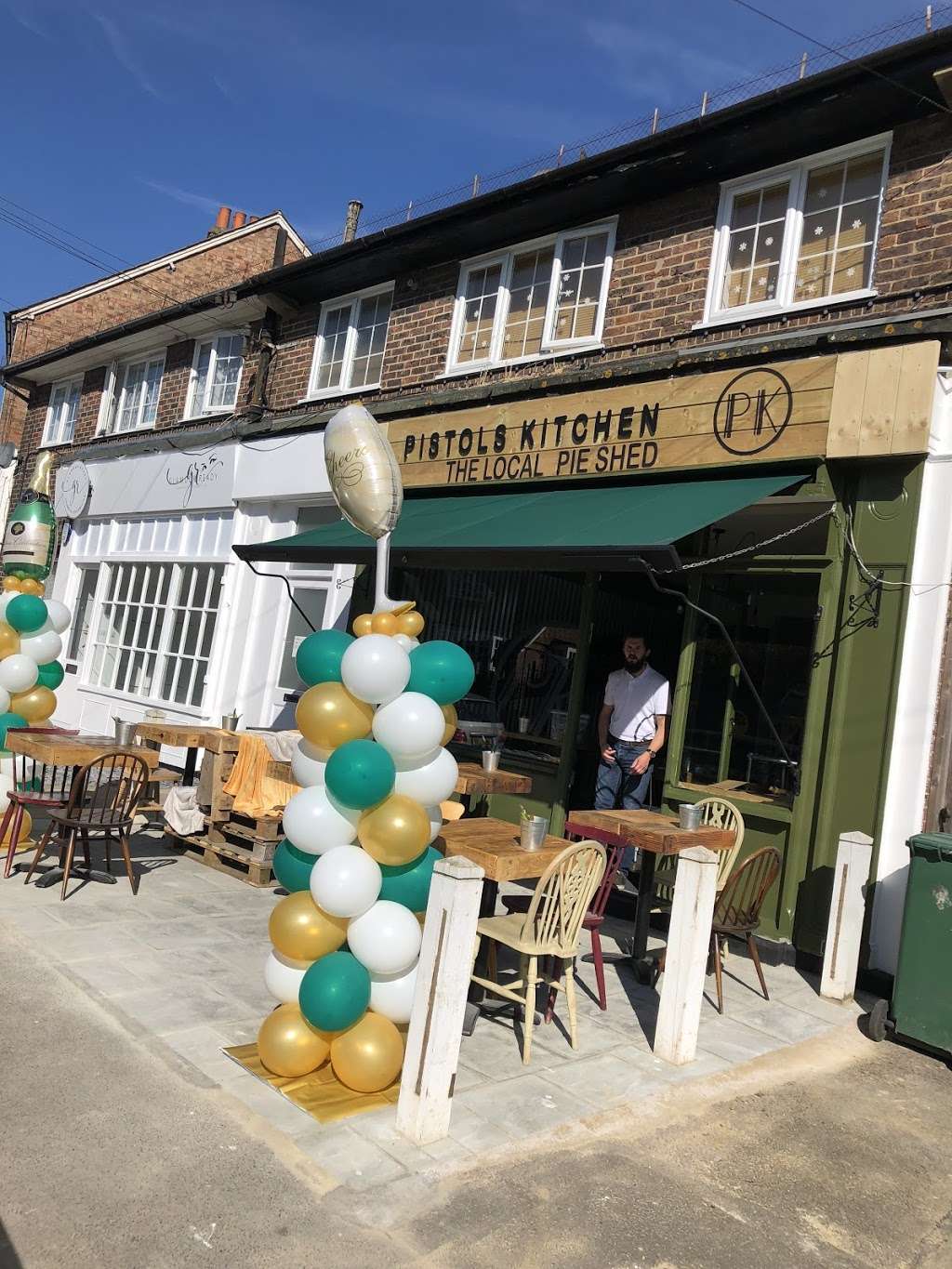 Pistols Kitchen | 20 Walton St, Walton on the Hill, Tadworth KT20 7RT, UK | Phone: 01737 814709