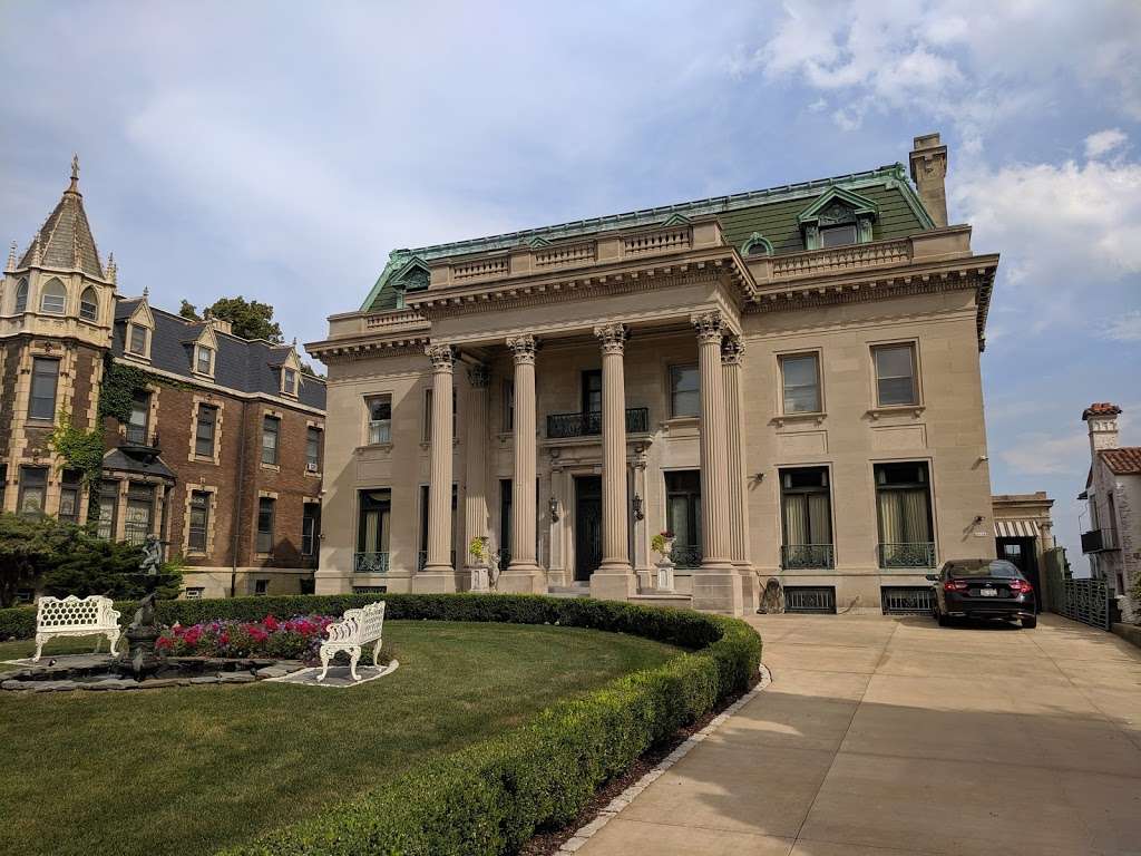 Villa Terrace Decorative Arts Museum | 2220 N Terrace Ave, Milwaukee, WI 53202, USA | Phone: (414) 271-3656