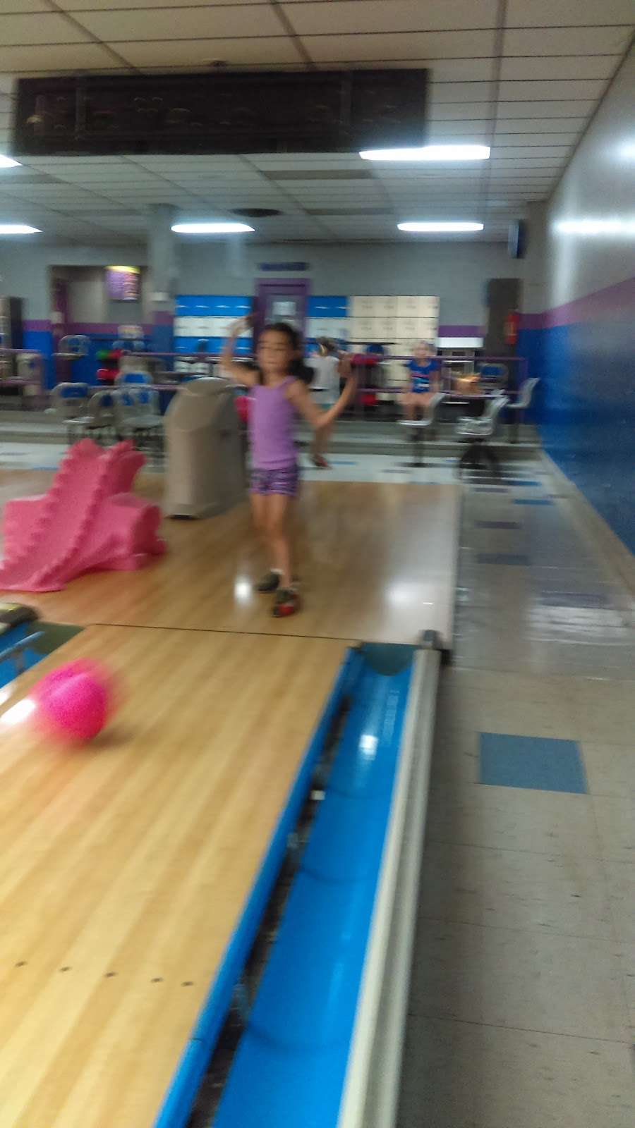 Hanover Bowling Centre Inc | 1630 Broadway, Hanover, PA 17331, USA | Phone: (717) 632-2695