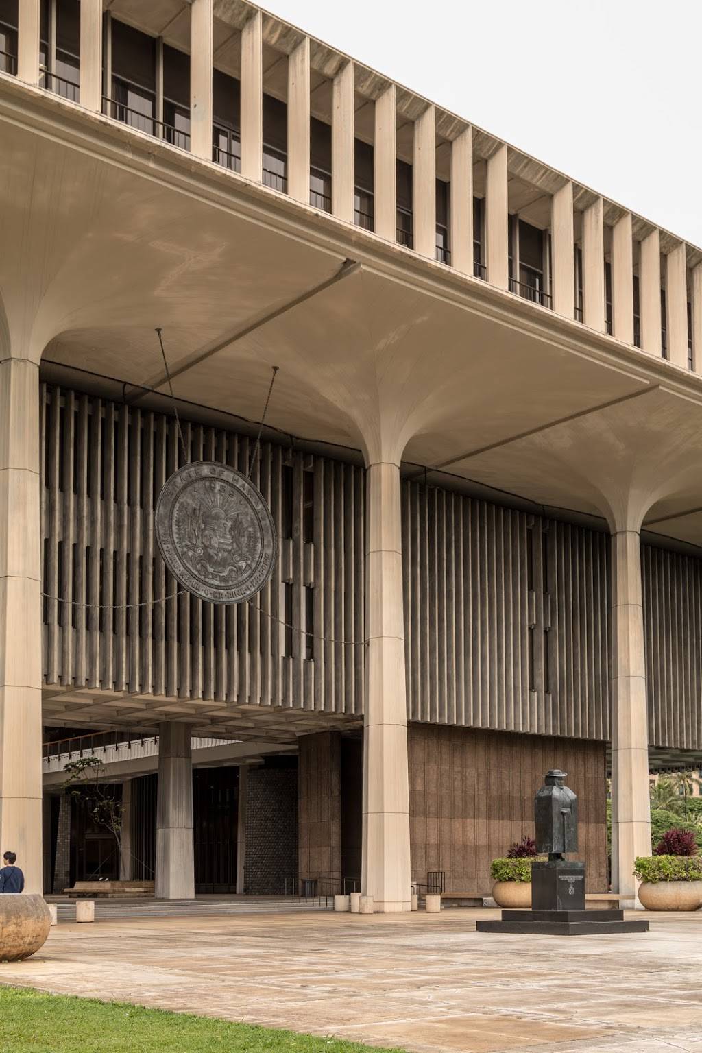 Hawaiʻi State Capitol | 415 S Beretania St, Honolulu, HI 96813, USA | Phone: (808) 587-0478