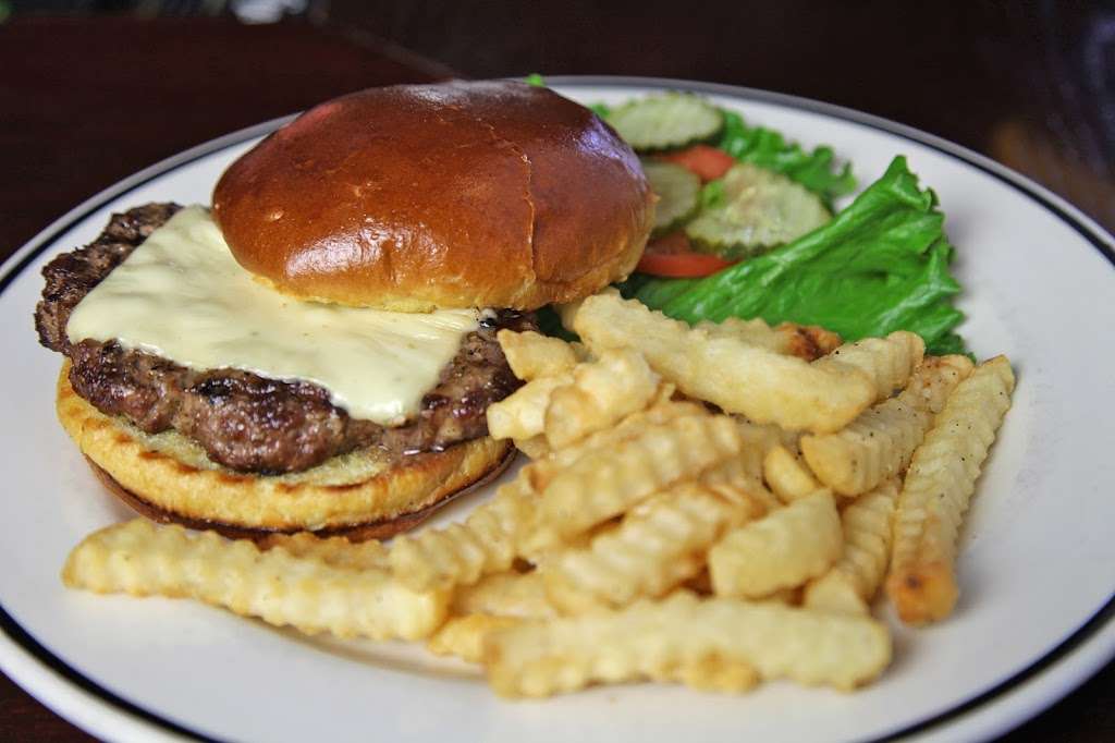 Austins Saloon & Eatery | 481 Peterson Rd, Libertyville, IL 60048, USA | Phone: (847) 549-1972