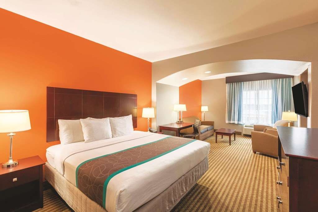 La Quinta Inn & Suites Houston Bush Intl Airport E | 18201 Kenswick Dr, Humble, TX 77338, USA | Phone: (281) 446-1300