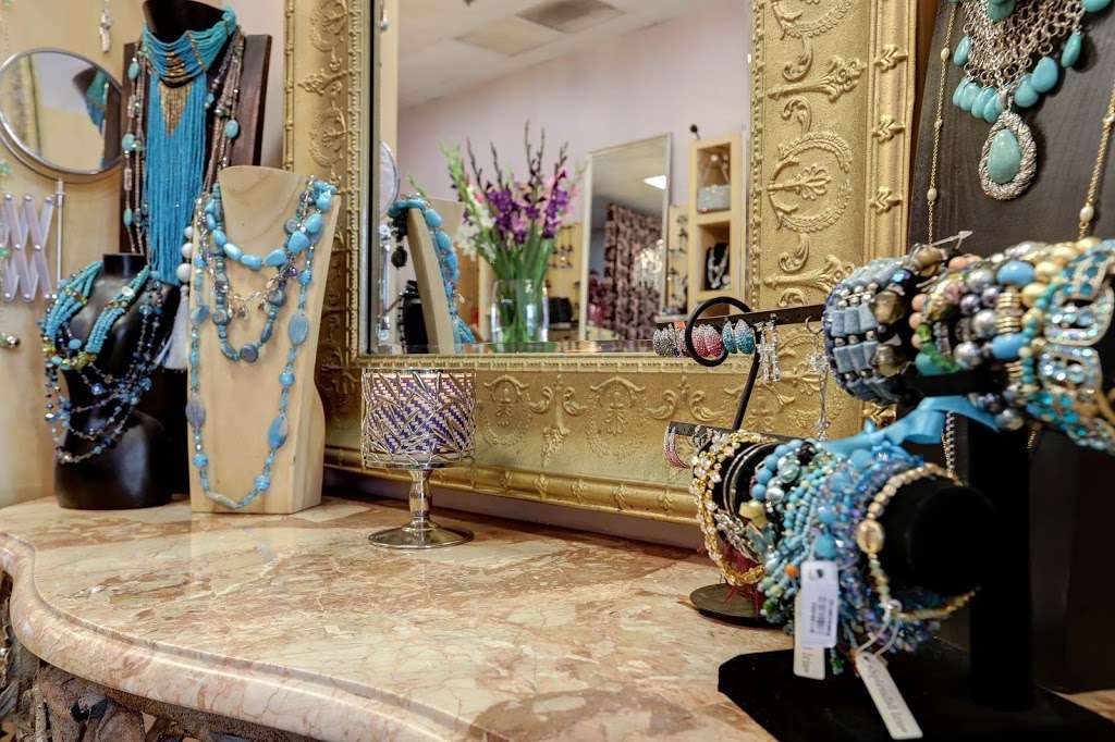 Pandoras Purse | 7131 W Ray Rd #38, Chandler, AZ 85224, USA | Phone: (480) 940-1248