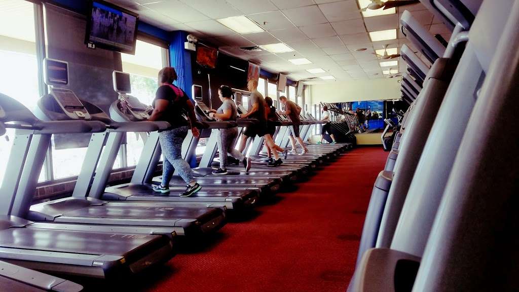 Charter Fitness | 3145 S Ashland Ave, Chicago, IL 60608, USA | Phone: (773) 847-0900