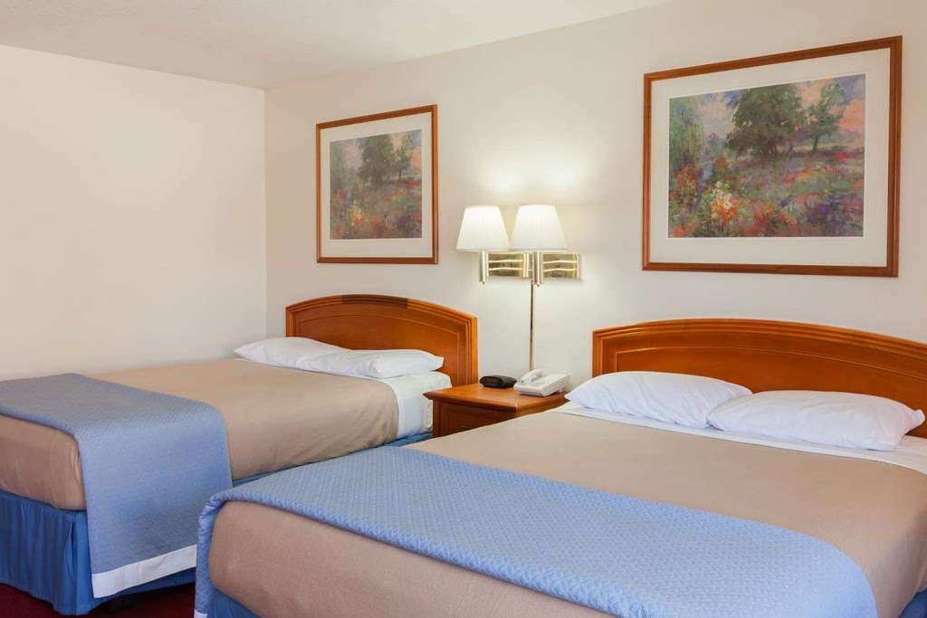 Days Inn by Wyndham Castaic Six Flags Magic Mountain | 31410 Castaic Rd, Castaic, CA 91384 | Phone: (661) 295-1070