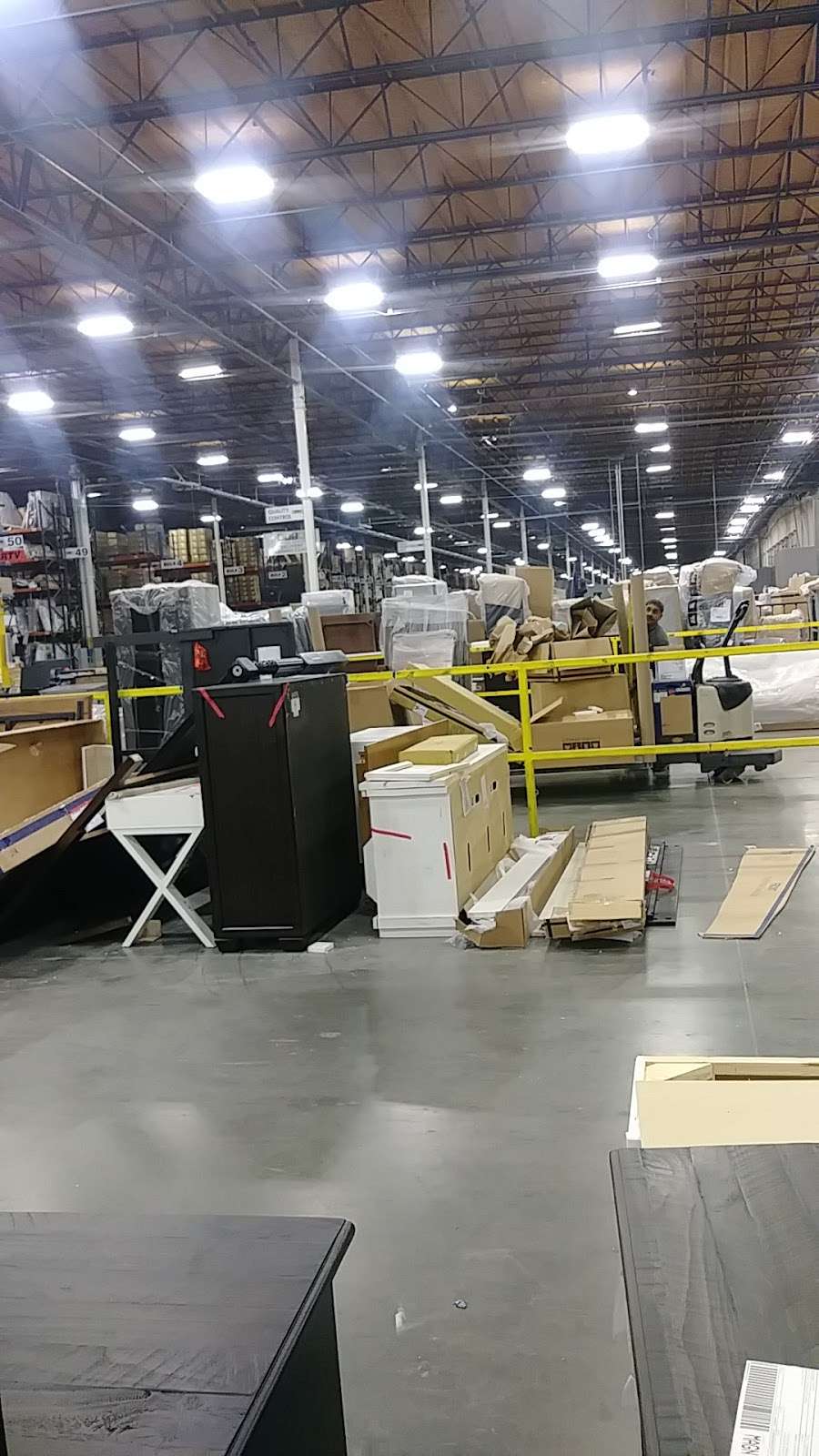 Living Spaces Distribution Center | 3994 S Riverside Ave, Colton, CA 92324 | Phone: (877) 266-7300