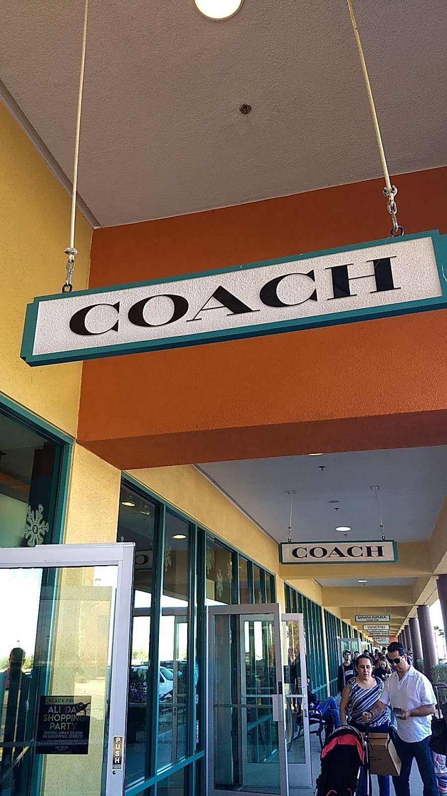 COACH BARSTOW | 2796 Tanger Way #300, Barstow, CA 92311, USA | Phone: (760) 253-2772