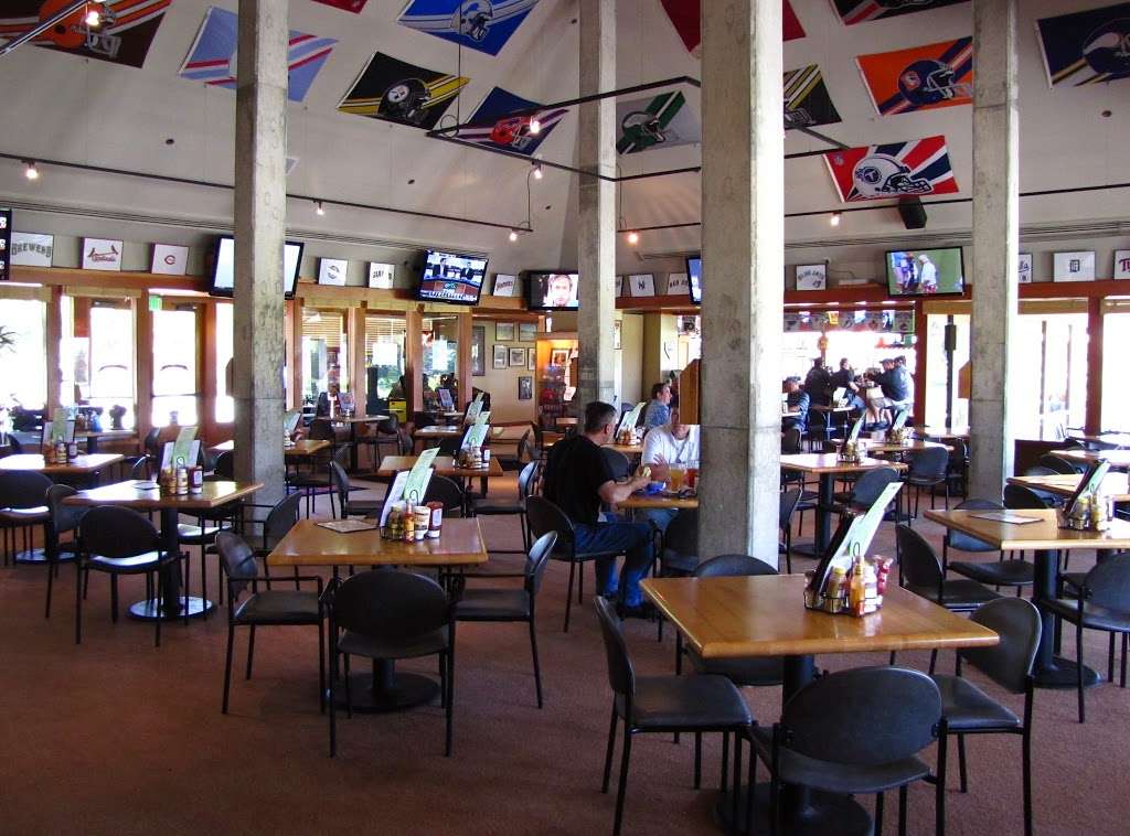 Beebs Sports Bar & Grill | 915 Clubhouse Dr, Livermore, CA 94551, USA | Phone: (925) 455-7070