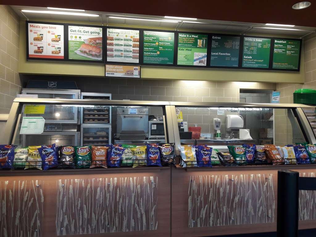 Subway | 1101 N Carrier Pkwy Suite 200, Grand Prairie, TX 75050 | Phone: (972) 262-1313