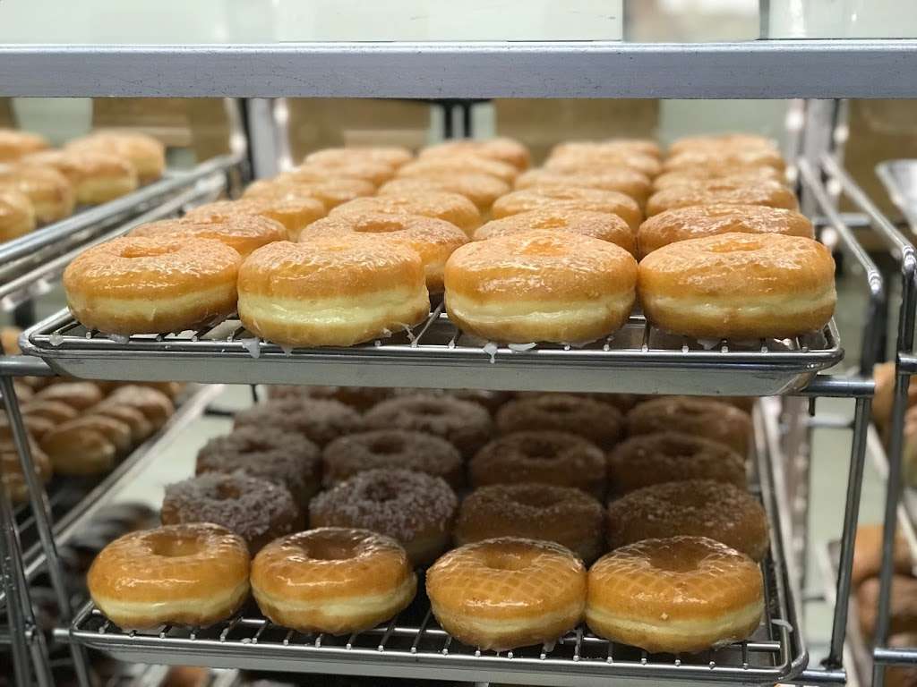 Donuts Queen | 6594 Long Beach Blvd, Long Beach, CA 90805, USA | Phone: (562) 336-1777