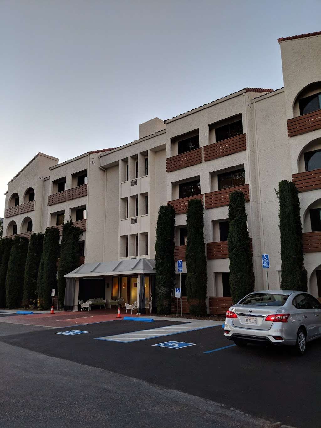 Hotel Avante | 860 E El Camino Real, Mountain View, CA 94040, USA | Phone: (650) 940-1000