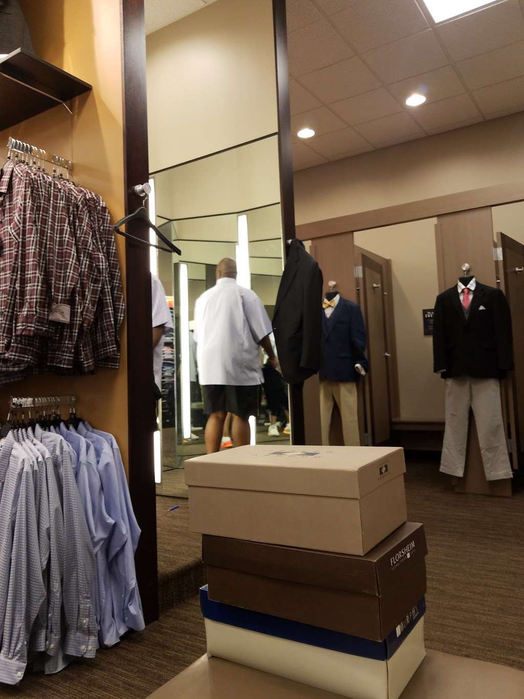 Mens Wearhouse | 18680 East 39th St S, Independence, MO 64057, USA | Phone: (816) 795-8501