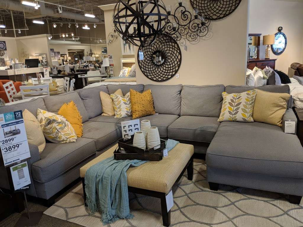 Ashley HomeStore | 829 N Alafaya Trail, Waterford Lakes Pkwy, Orlando, FL 32828 | Phone: (407) 382-1505