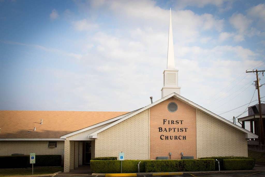 First Baptist Church of Desoto | 221 W Belt Line Rd, DeSoto, TX 75115, USA | Phone: (972) 223-7448