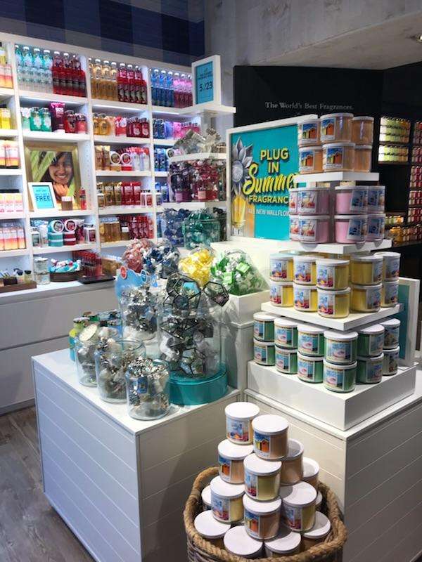 Bath & Body Works | 455 The Arches Cir, Deer Park, NY 11729, USA | Phone: (631) 242-6041